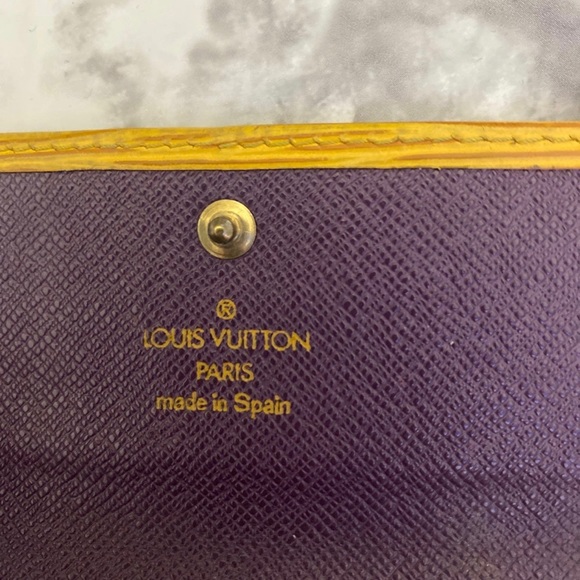 Authentic Louis Vuitton Epi Keyholder Yellow Leather Vintage - Picture 5 of 12